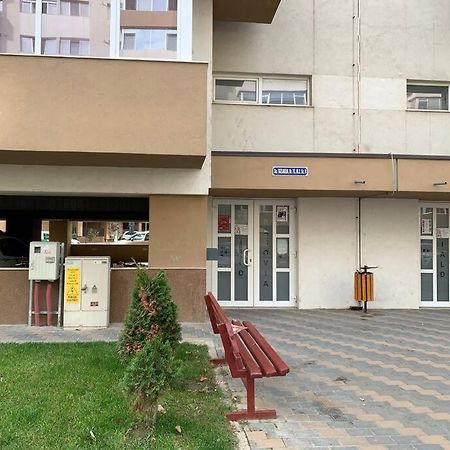 Lovely Bacau 1 Bedroom Apartment Kültér fotó