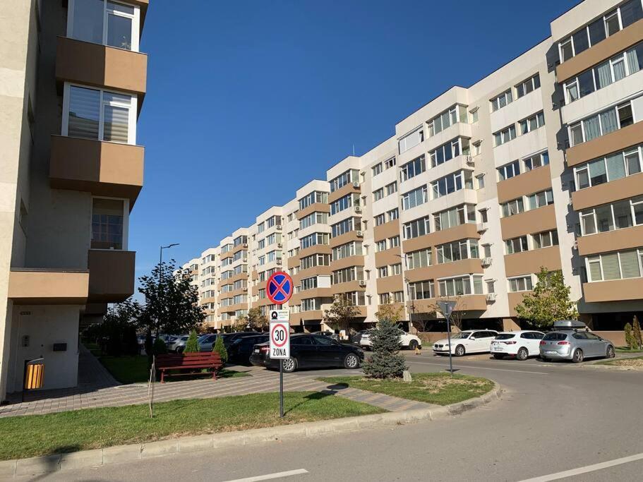 Lovely Bacau 1 Bedroom Apartment Kültér fotó