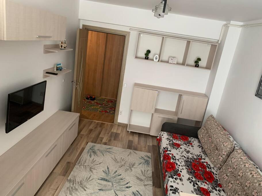 Lovely Bacau 1 Bedroom Apartment Kültér fotó