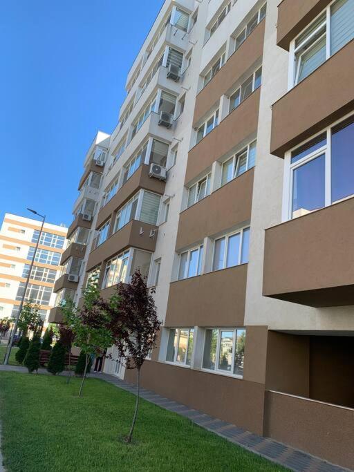 Lovely Bacau 1 Bedroom Apartment Kültér fotó